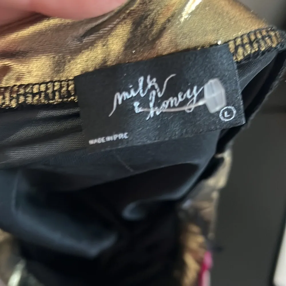 Milk and Honey Gold Metallic Rouched Mini Skirt sz L Size L - Image 6