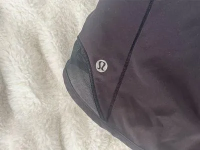 Lululemon Shorts Hotty Hot 2.5" Black Low-Rise - Image 3