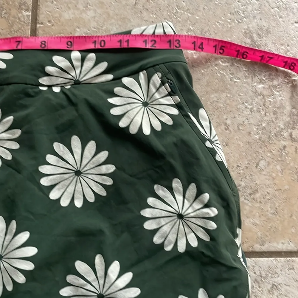 Outdoor Voices The Exercise 3" Skort Evergreen Floral - Image 13