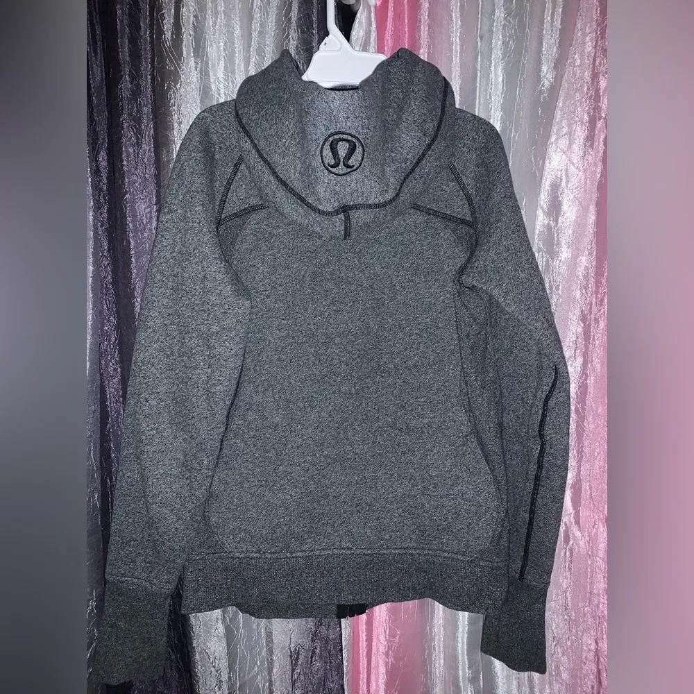 Lululemon Scuba, like new! Size 6 Full length, full zip, heathered gray Scuba - Image 2
