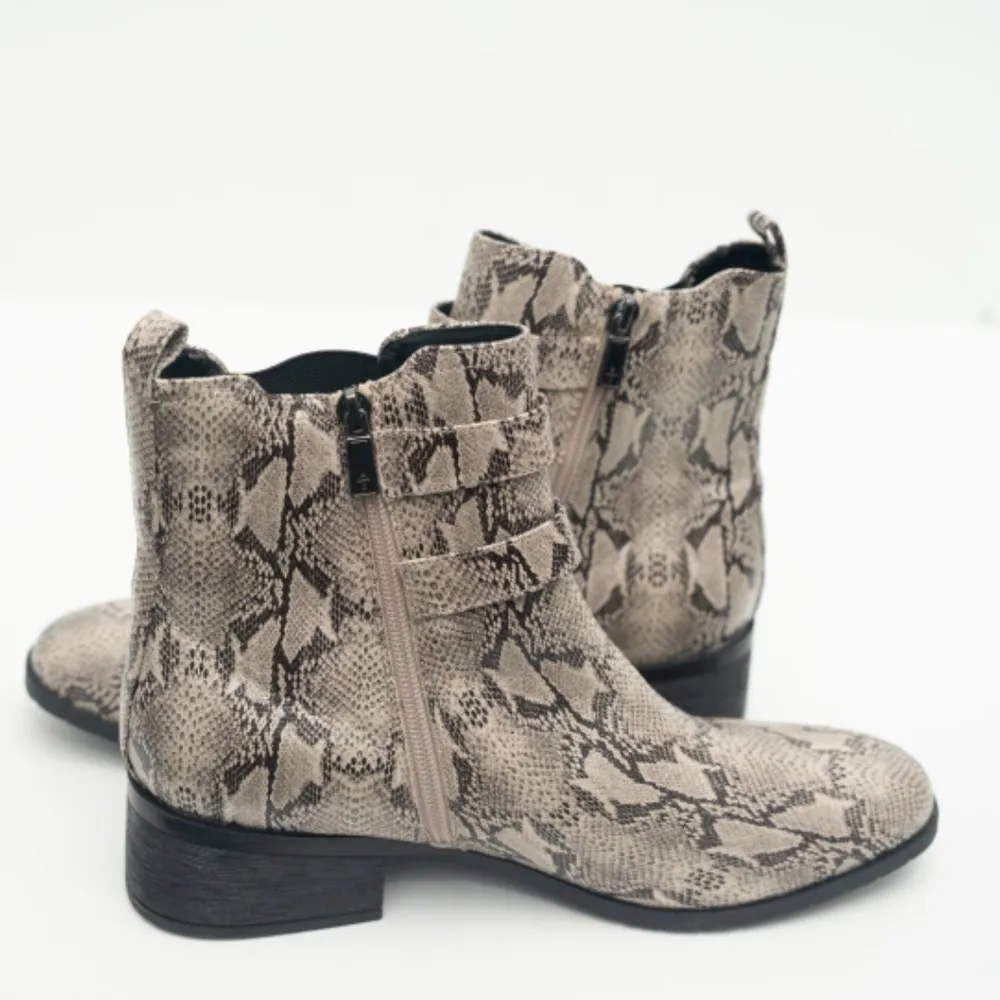 Kennth Cole Reaction. Snake Skin Print Chelsea Boot. - Image 10