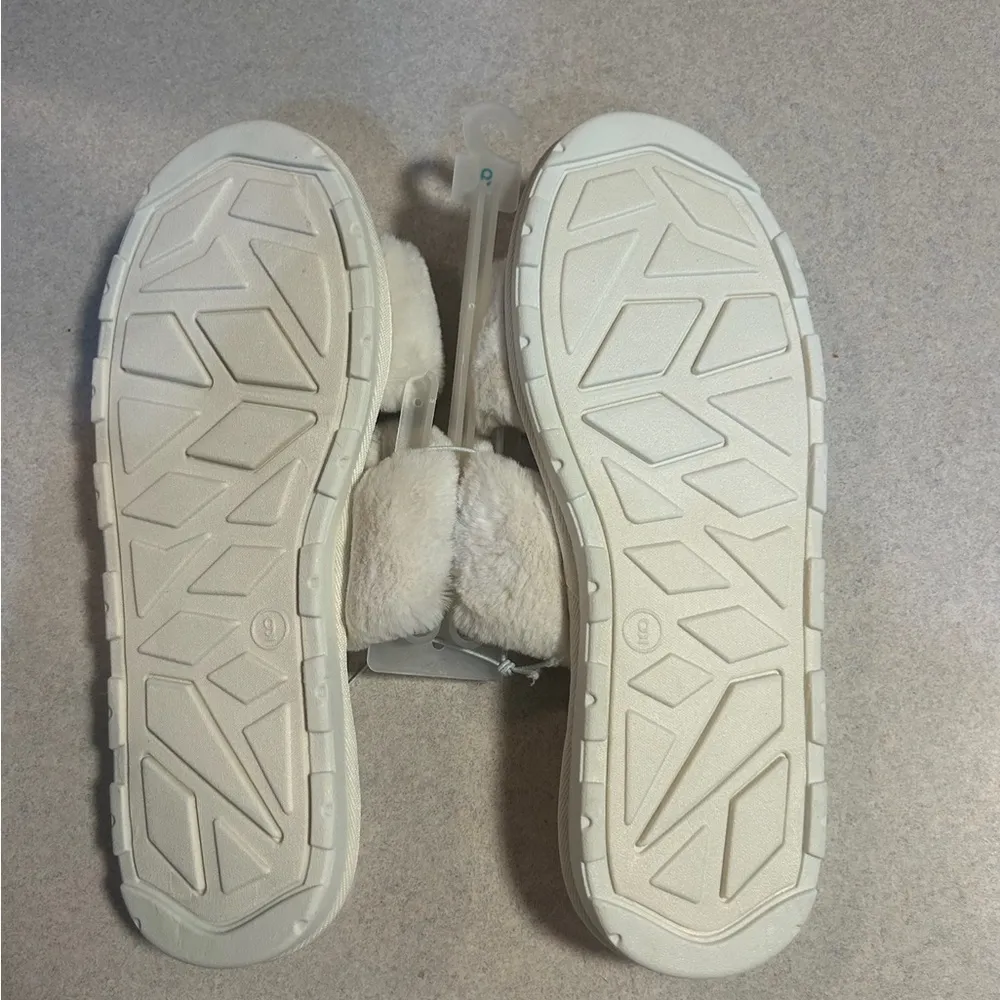 NWT Stars Above Women's White Slippers Size 9 - Image 3