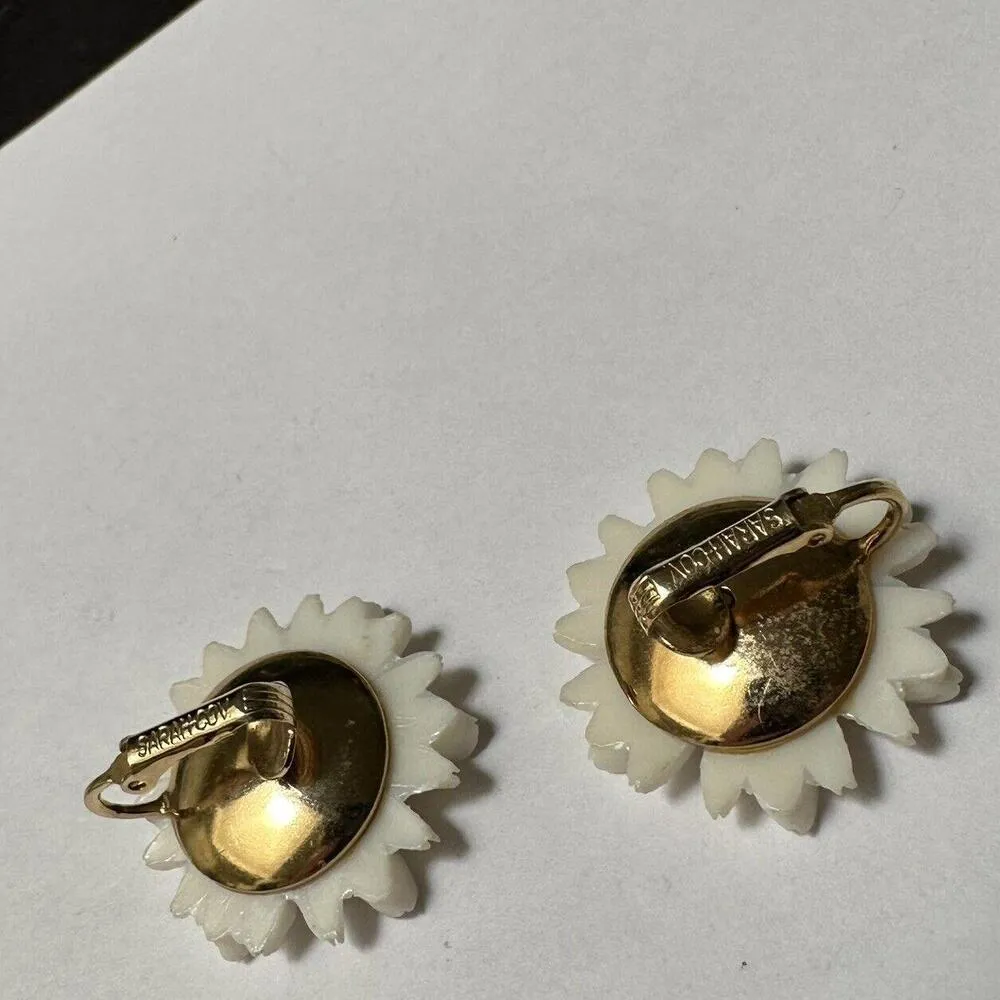 Vintage Sarah Coventry White Daisy Flower Clip On Earrings Signed - Image 5