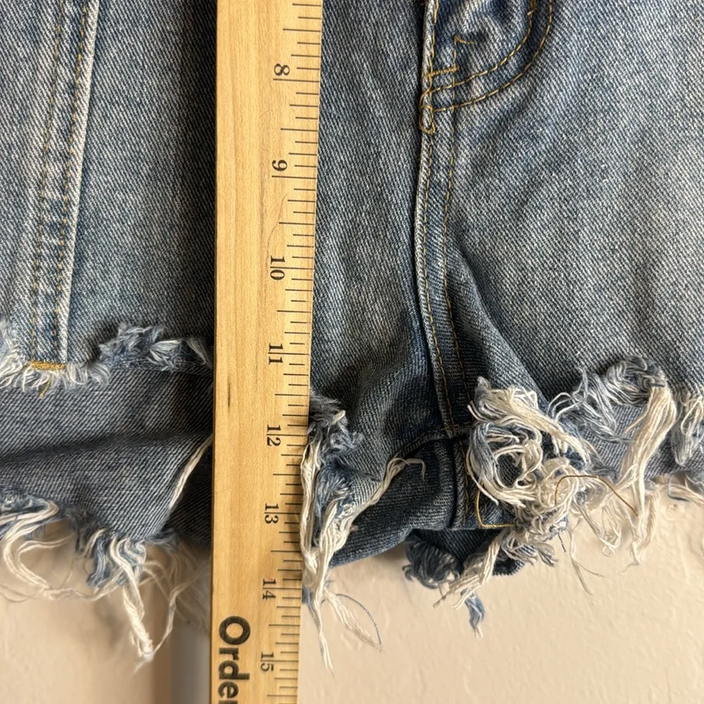BBJ Los Angeles Women's Blue distressed Denim cutoff Shorts size 11 30 - Image 6