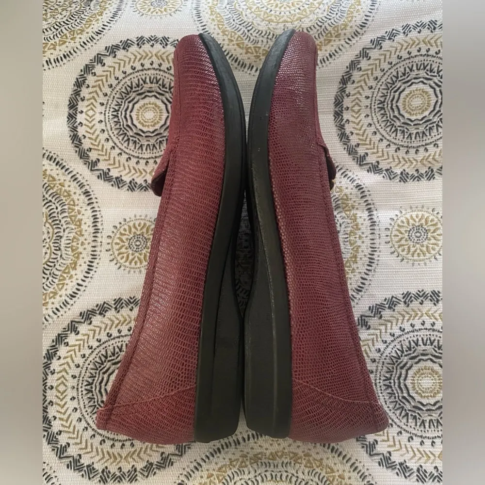 Clarks Collection Haydn Gloss Womens 8M Purple Leather Slip on Comfort Loafers Size 8 - Image 10