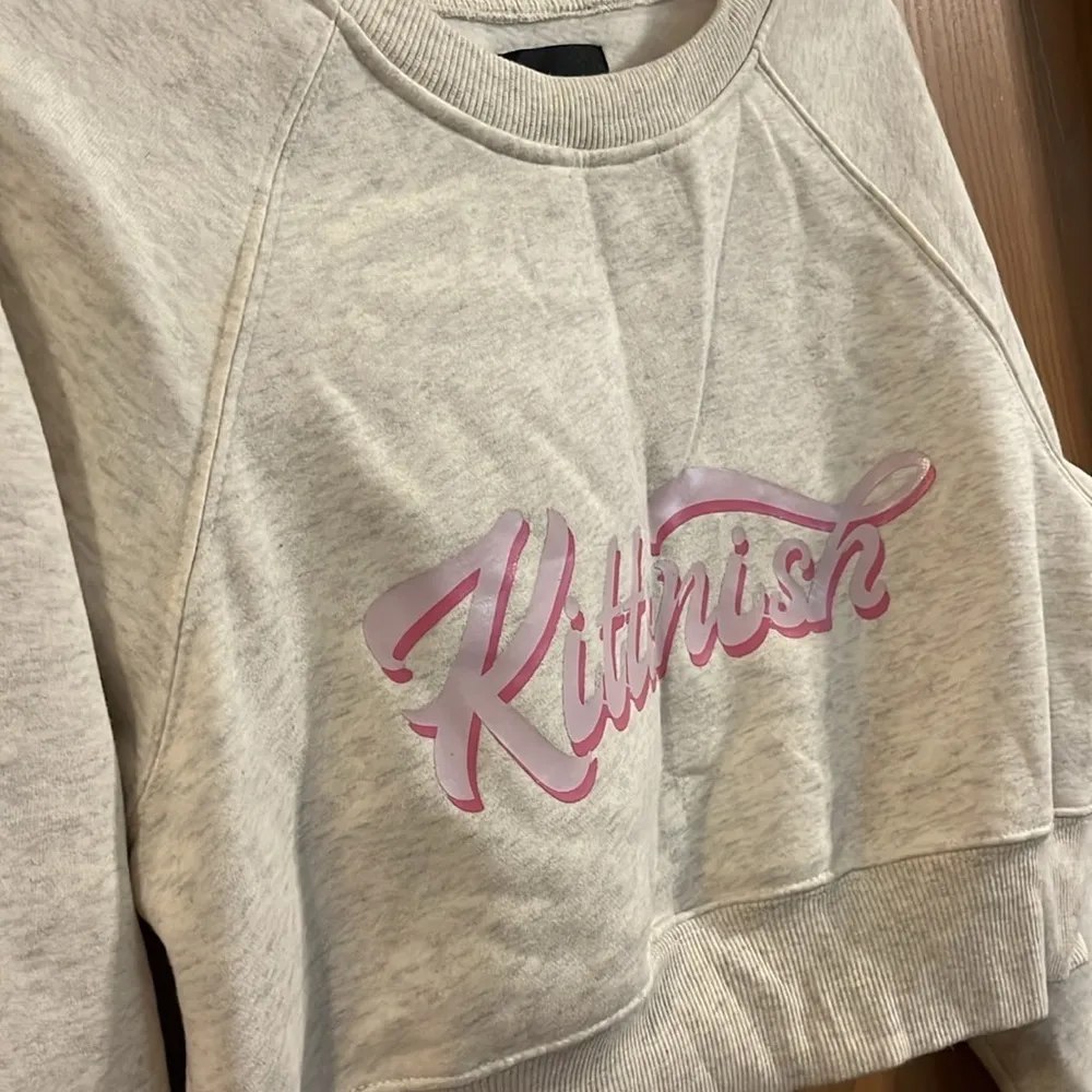 Kittenish Light Heathered Gray Cropped Crewneck Sweatshirt NWT Large - Image 5