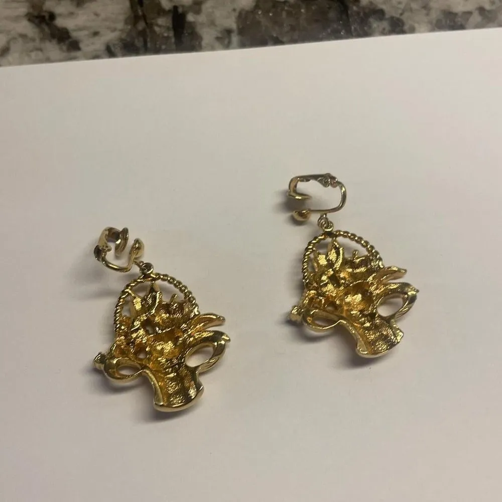 Signed AVON Enamel Red Heart Basket Purple Grapes Green Leaf Clip - Image 9