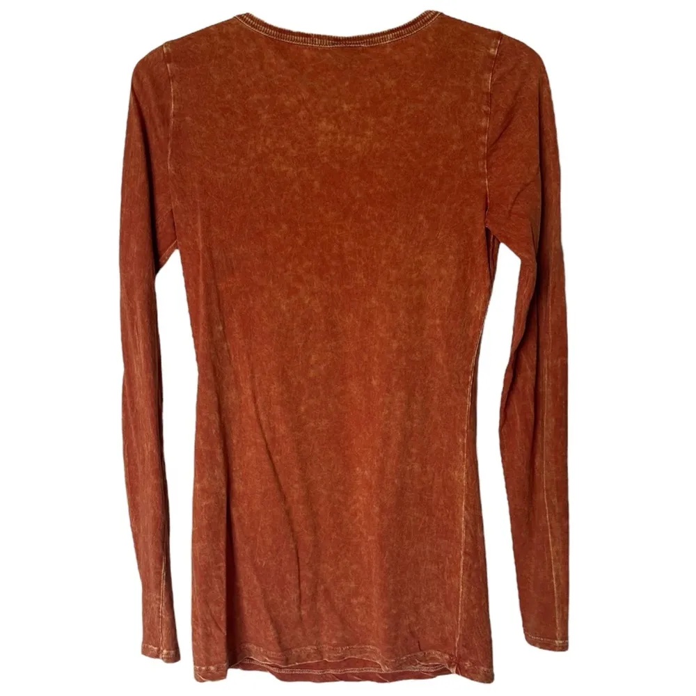 Buckle  Genuine Royalty Orange Long Sleeve V Neck Orange Top Small - Image 2