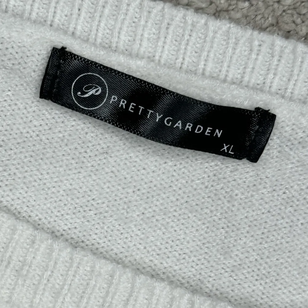 Pretty Garden Dual Pocket Colorblock Pullover XL - Image 5