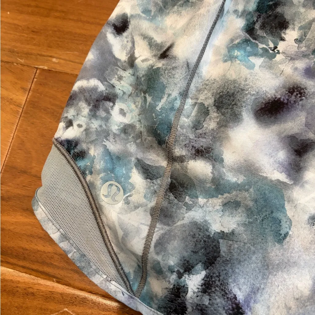 Lululemon speed up 4 inch shorts size 6 Women's Blue Patterned Shorts - Image 2