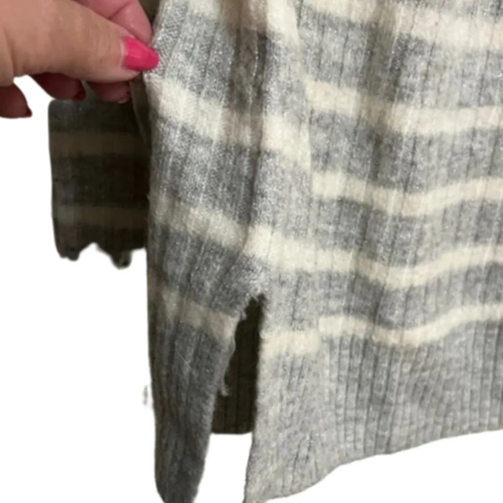 Old Navy Gray White Striped Shimmer Sparkle Split Hem Ribbed Sweater size S - Image 5