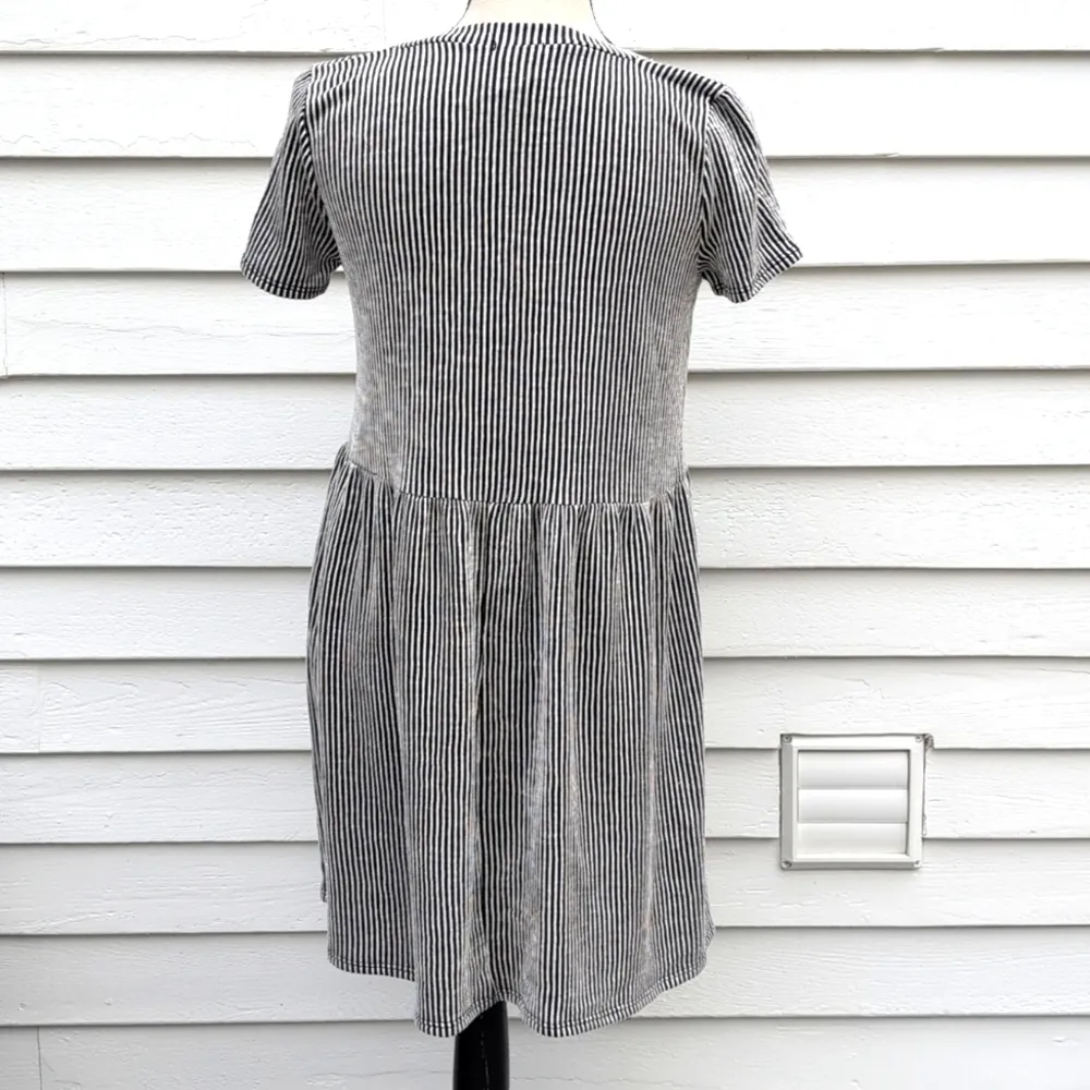 Caution to the Wind V-Neck Striped Short Sleeve Dress - Image 4