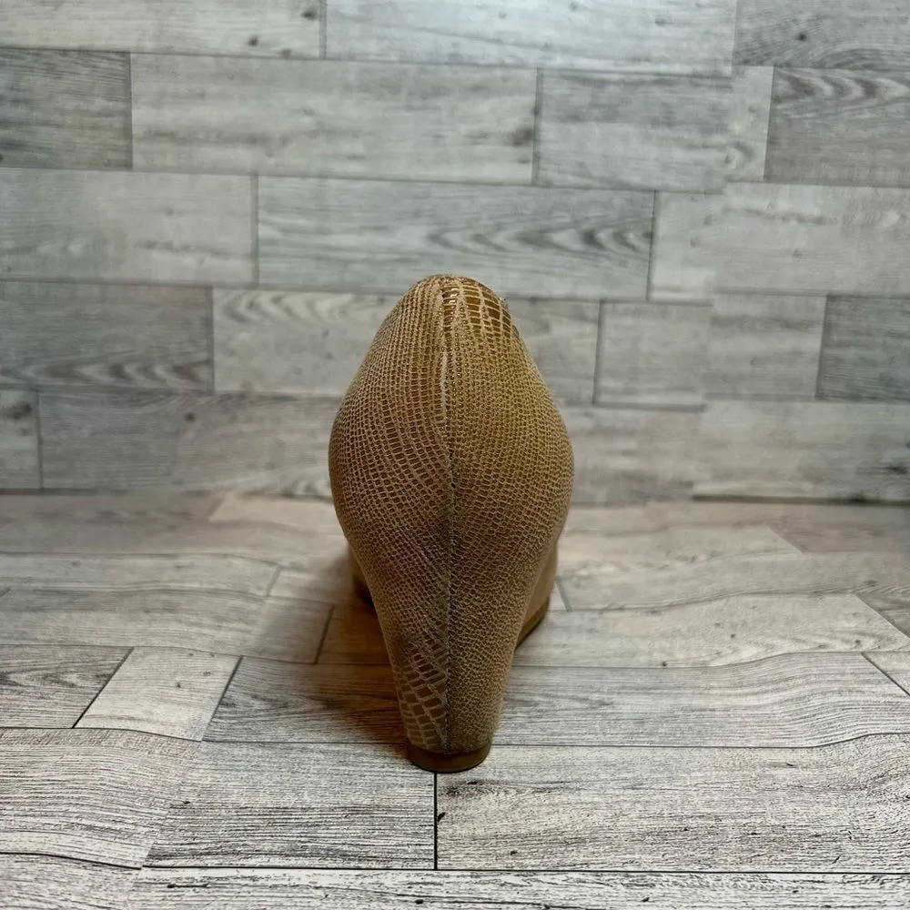 Stuart Weitzman tan embossed wedges with tortoise shell accent buckle size 7.5 - Image 13