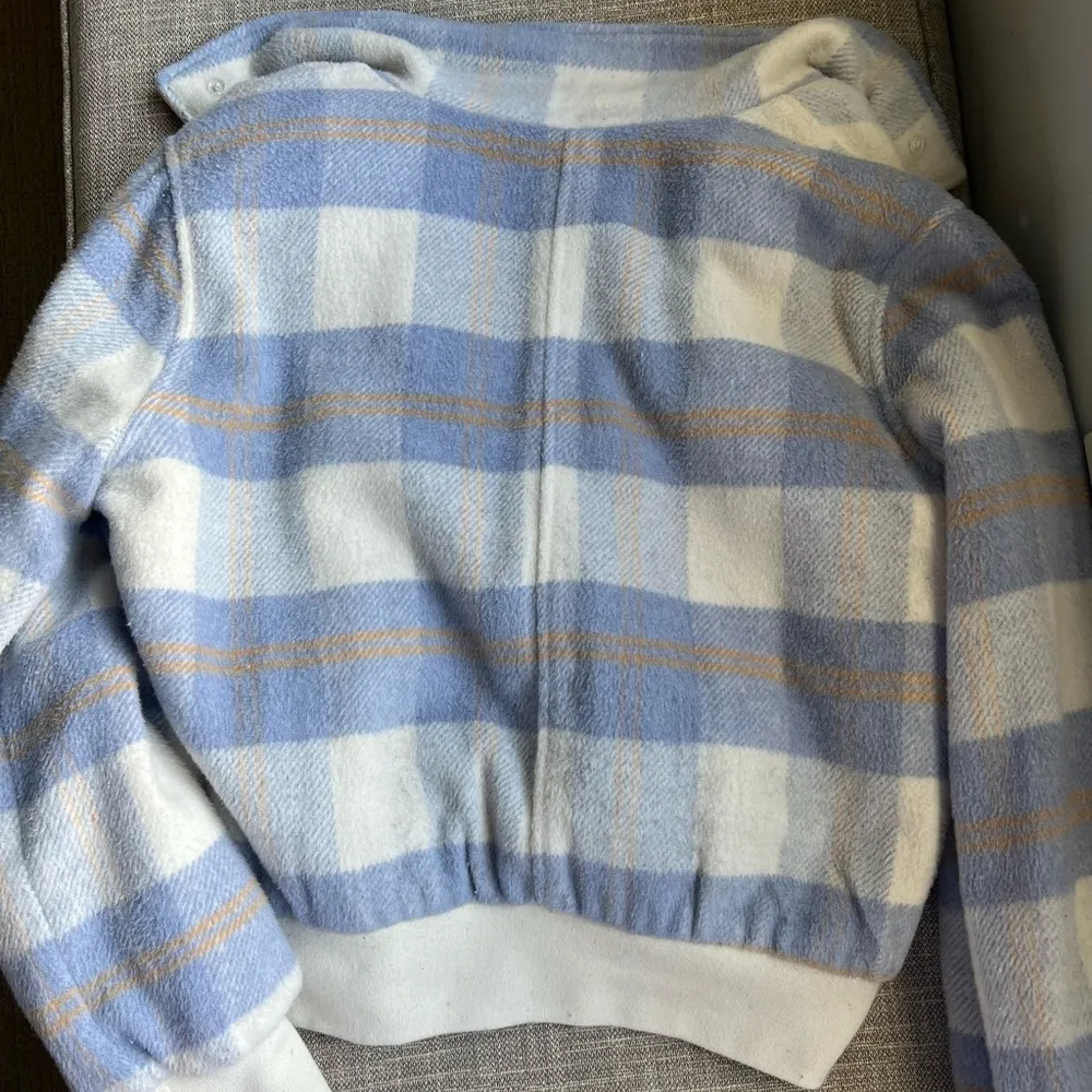 Blue and Tan Plaid Zip-Up Jacket - Image 4