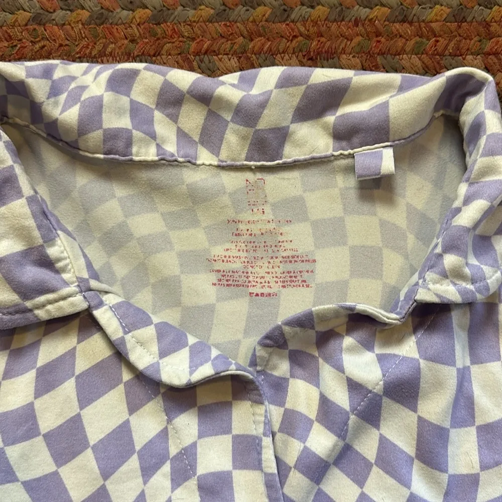 LAVENDER PURPLE WAVY CHECKERED CROP BUTTON UP - Image 2