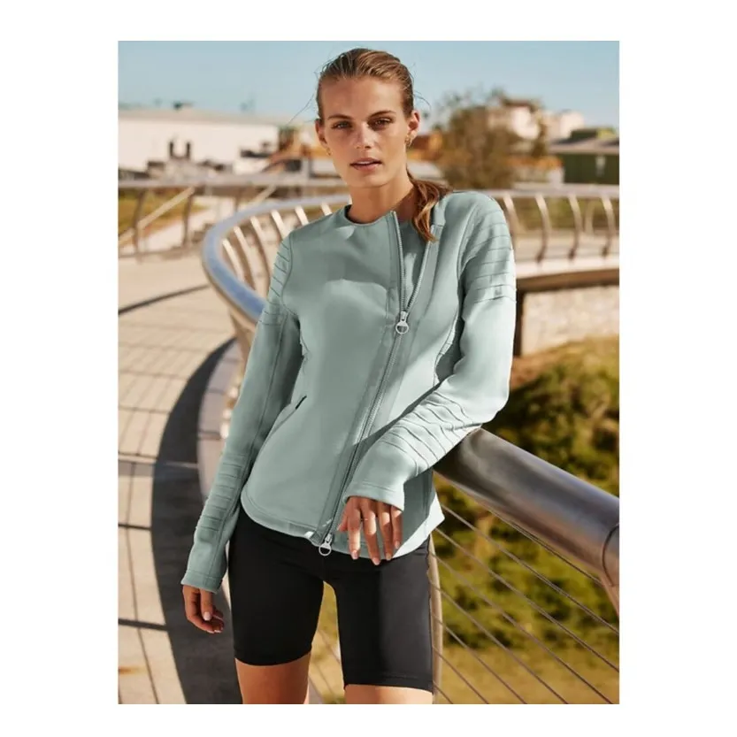 Athleta Ultra High Rise Elation 9" Short Black Size Medium - Image 4