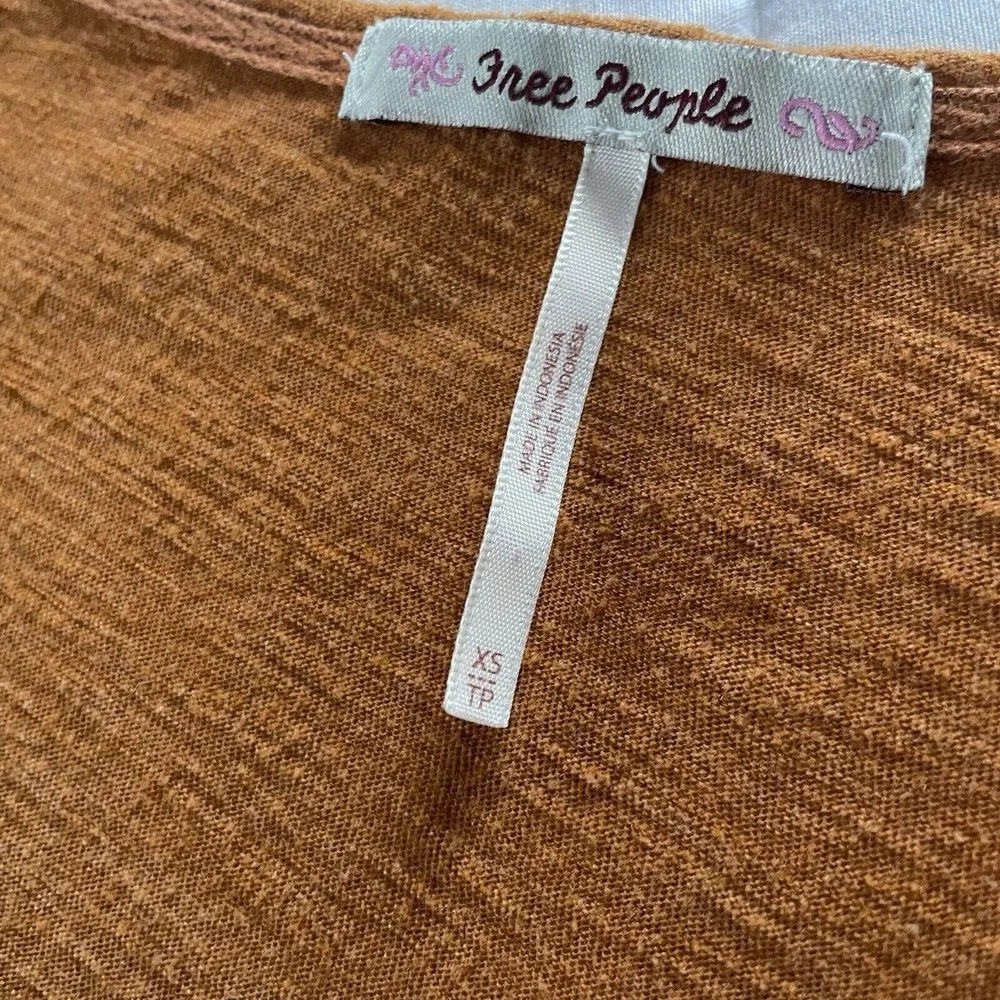 Free People XS Vneck Scoop Longsleeved Shirt Burnt Orange‎ Casual Tee Shirt - Image 2