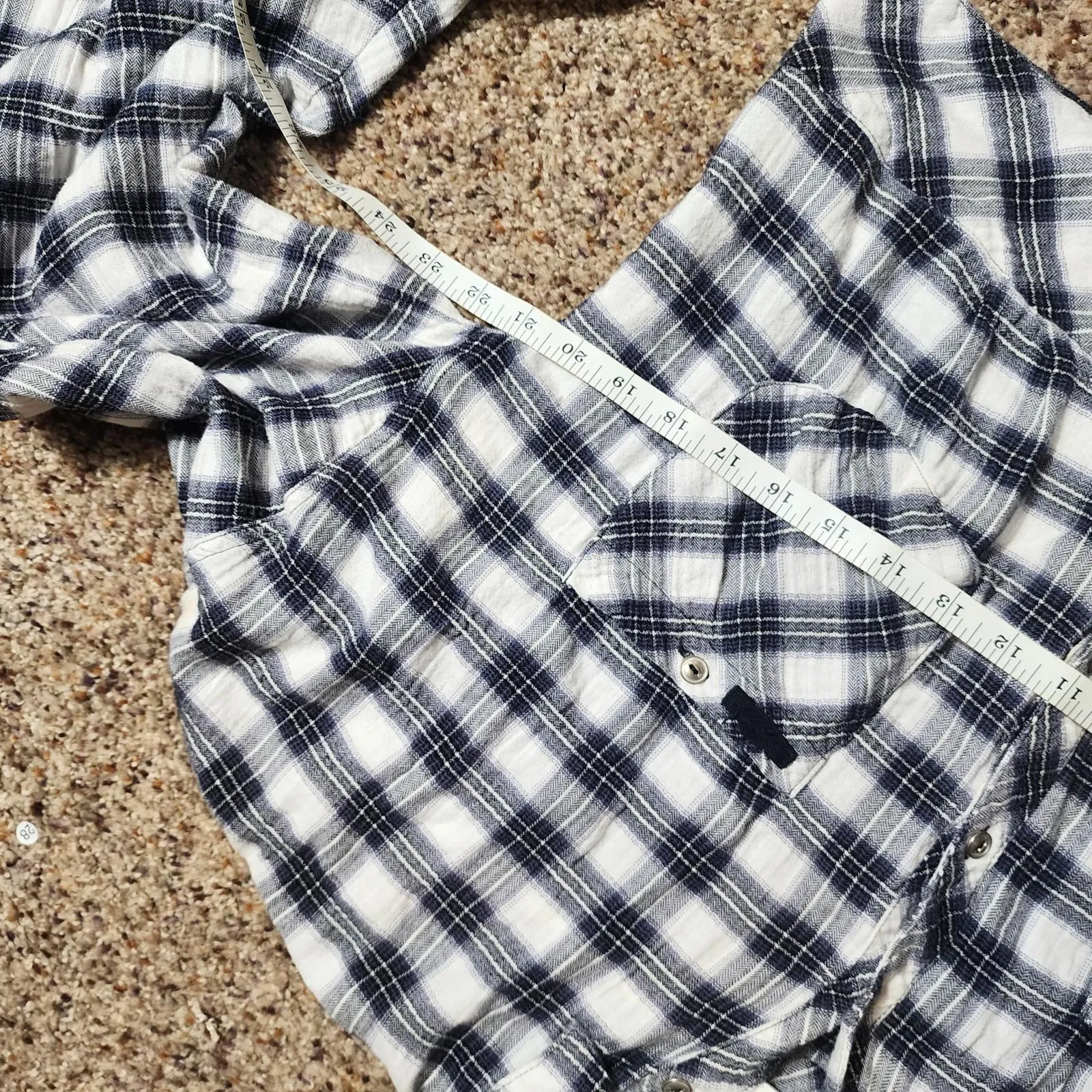 We The Free Plaid Flannel Button Up Shirt Cropped Oversized Womens Small Black - Image 5