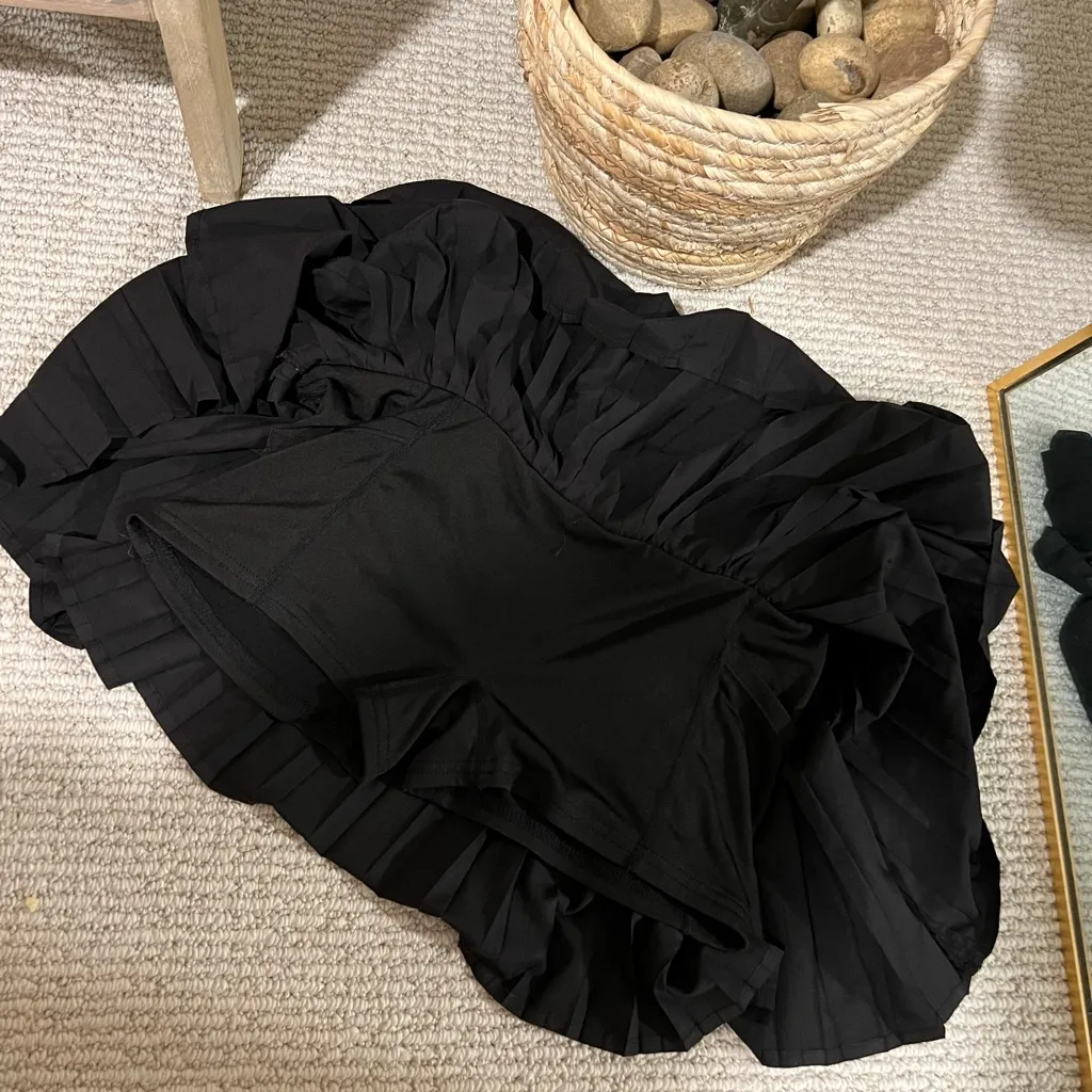 Elegant Black Pleated Gym Skirt - Image 4
