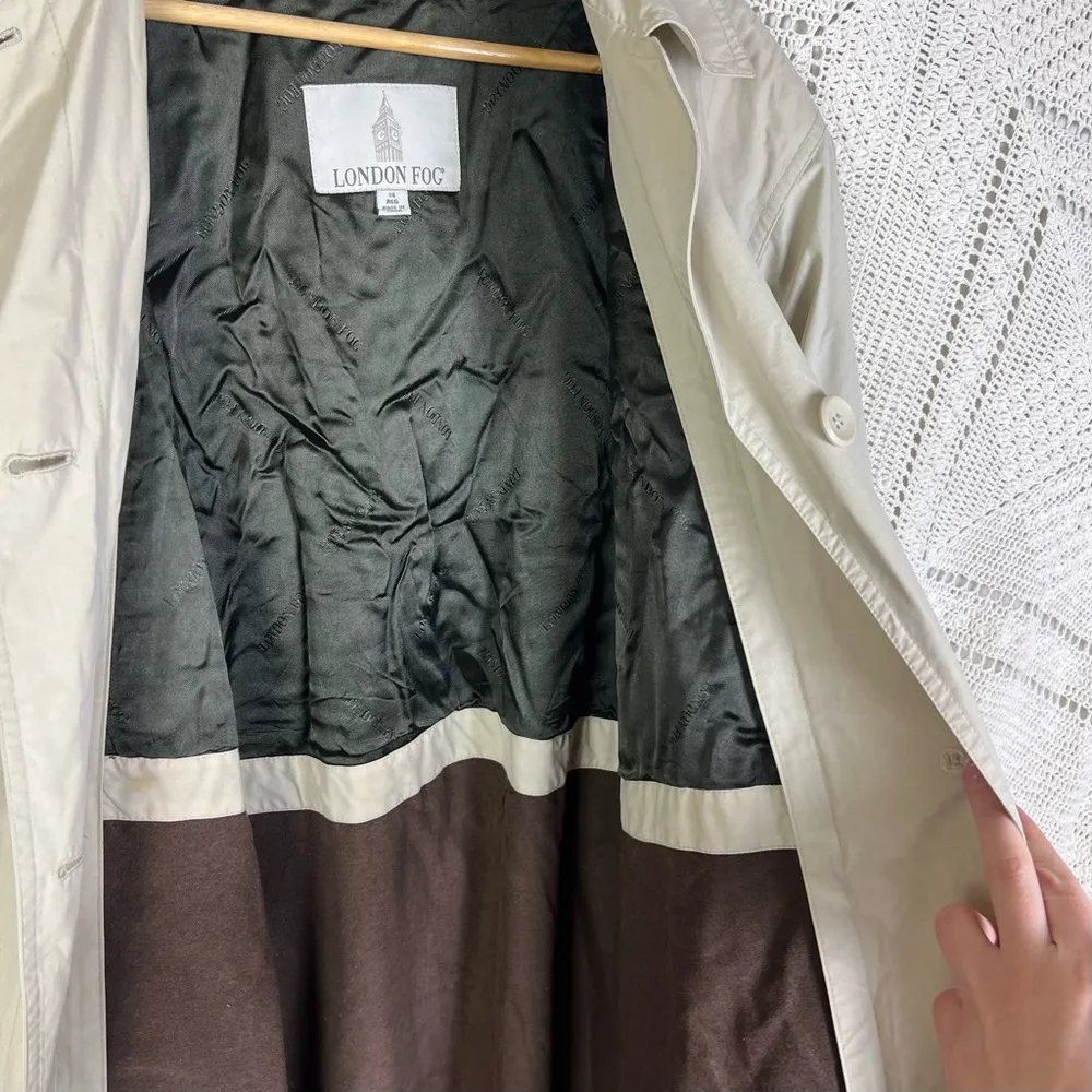 LONDON FOG Women’s Trench Coat Size 14 Vintage Tan Cream Lined Belted Long - Image 4