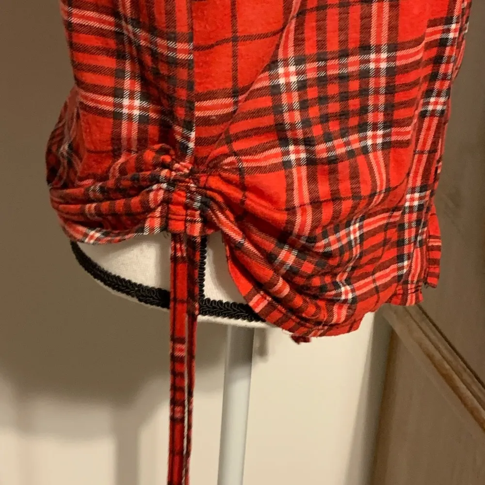 No Boundaries Red Plaid Tank Top - Image 4