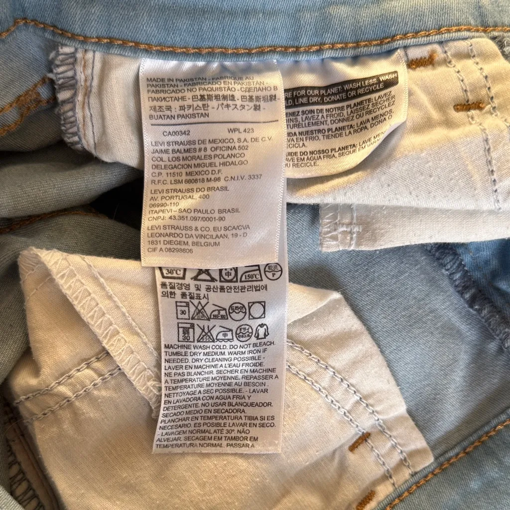 Levi's 710 25” Waist Light Blue Skinny Jeans - Image 10