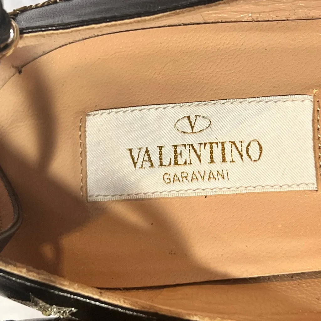 Valentino Garavani Black Heels with Gold Star Accents - Image 4