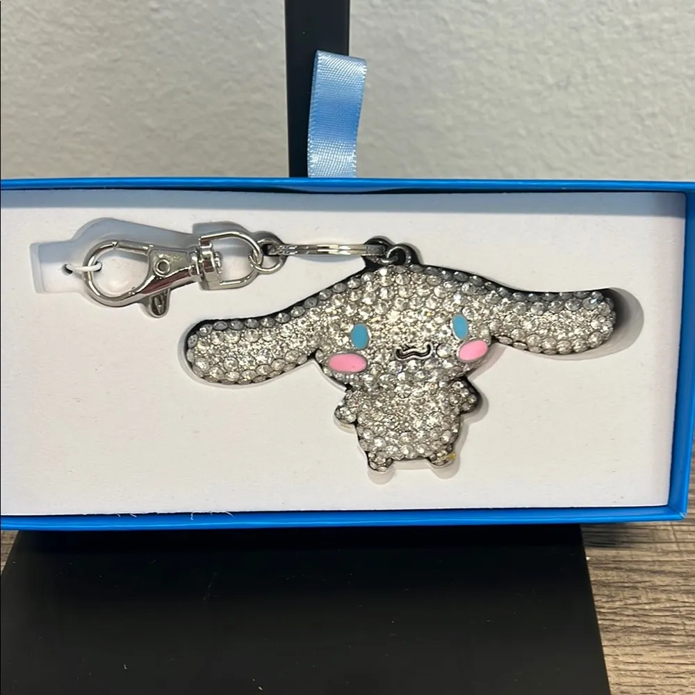 Hello Kitty - Cinnamoroll Collectable in Rhinestones 💎 - Image 6