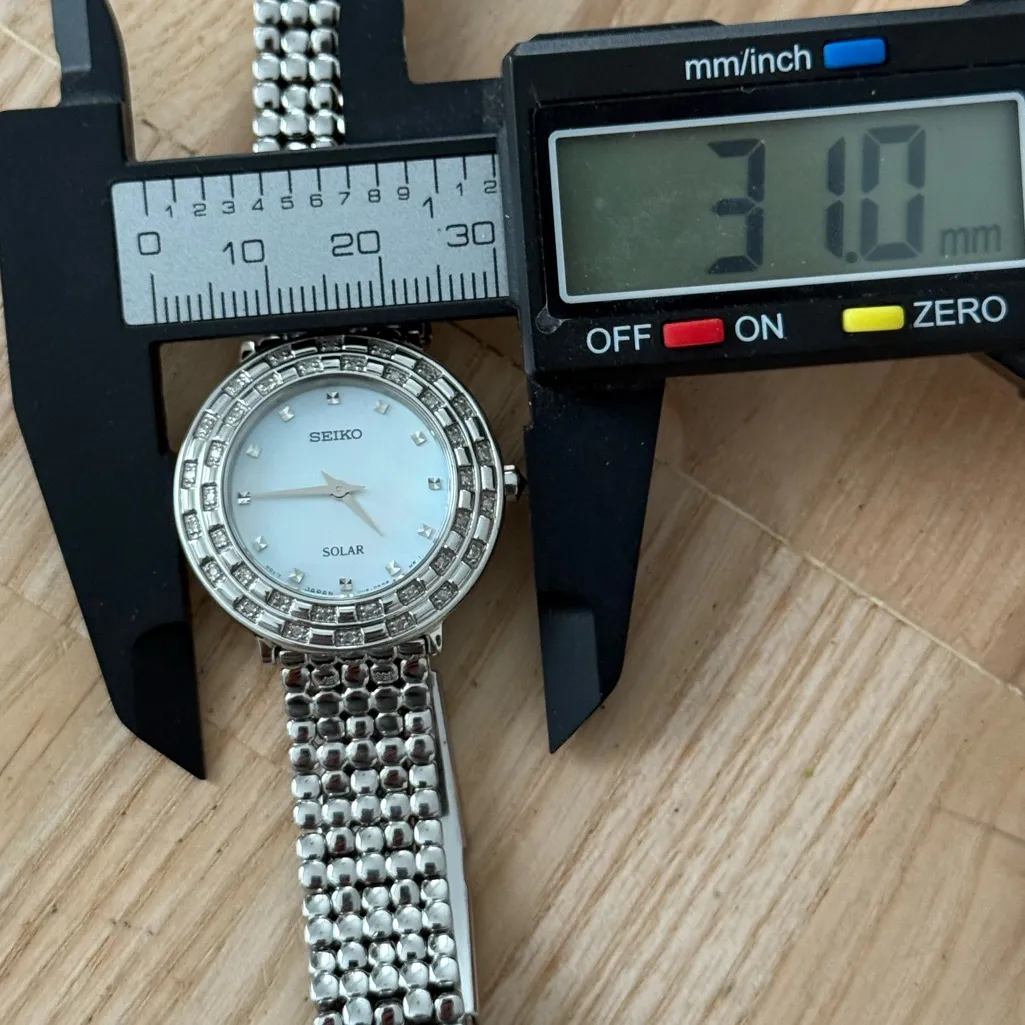 Seiko Tressia Solar Diamond Luxury Ladies Watch Pearl Dial Stainless Bracelet - Image 12