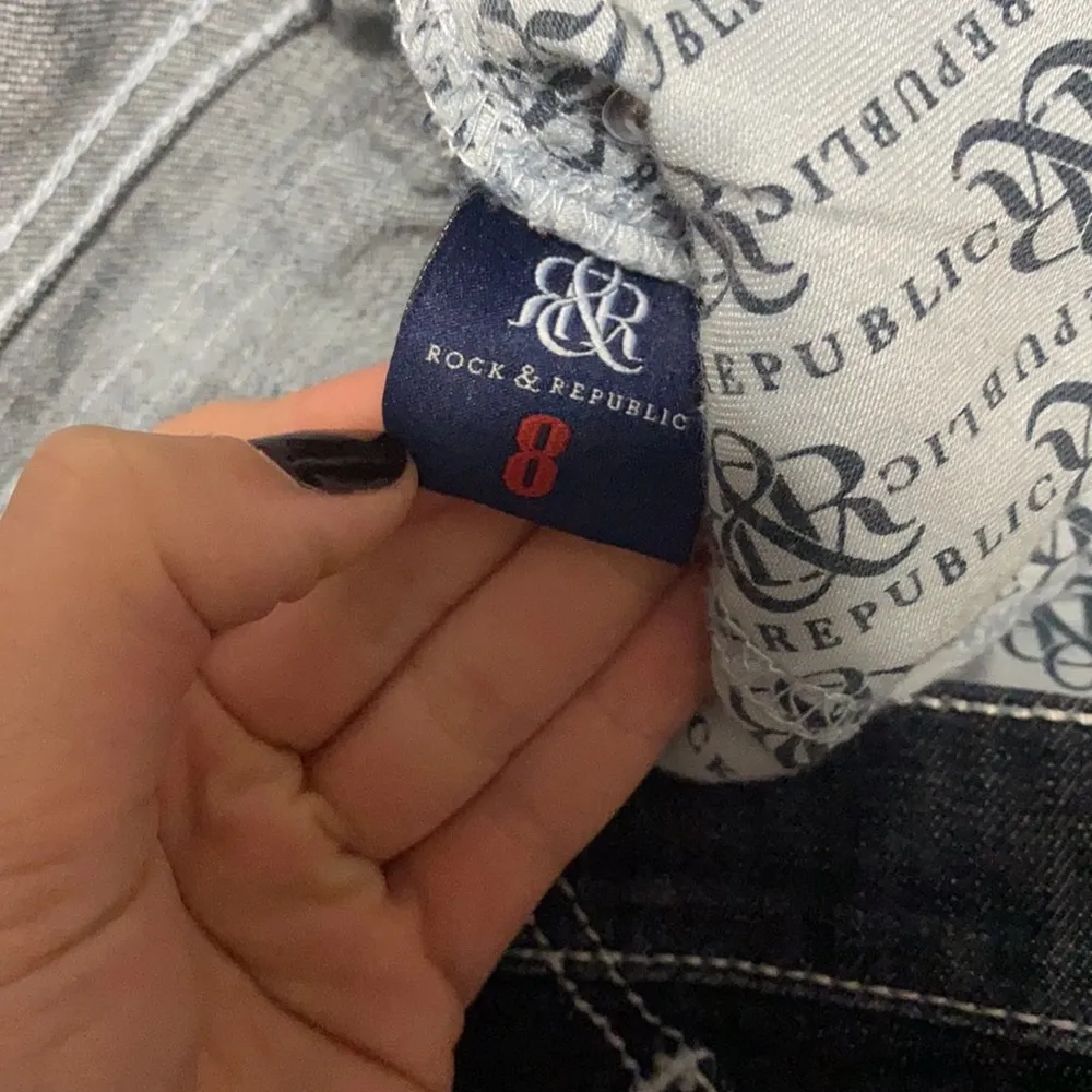 Rock & Republic Jean Capris - Image 4