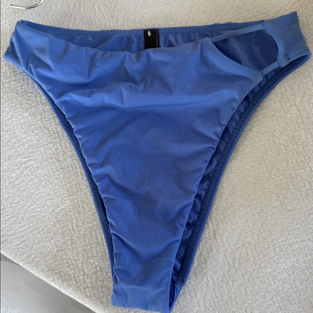 VIX Nara Hot Pant Bottom, Size Medium, $118 Blue - Image 6