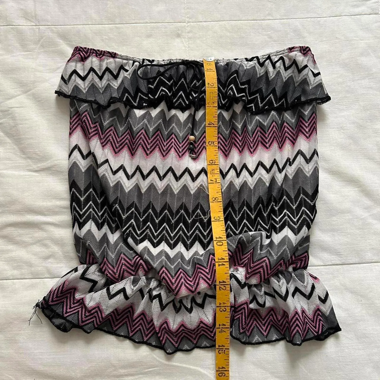 Y2K paper tag vintage Pink black chevron tube top with ruffles and tie detail - Image 6