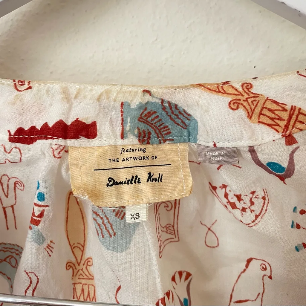 Anthropologie The Artwork of Danielle Kroll Hieroglyphic Novetly Print Top XS - Image 4