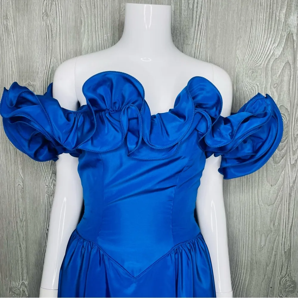 Vintage 80s Off Shoulder Ruffle fit and fair Royal blue retro dress size 6 - Image 5