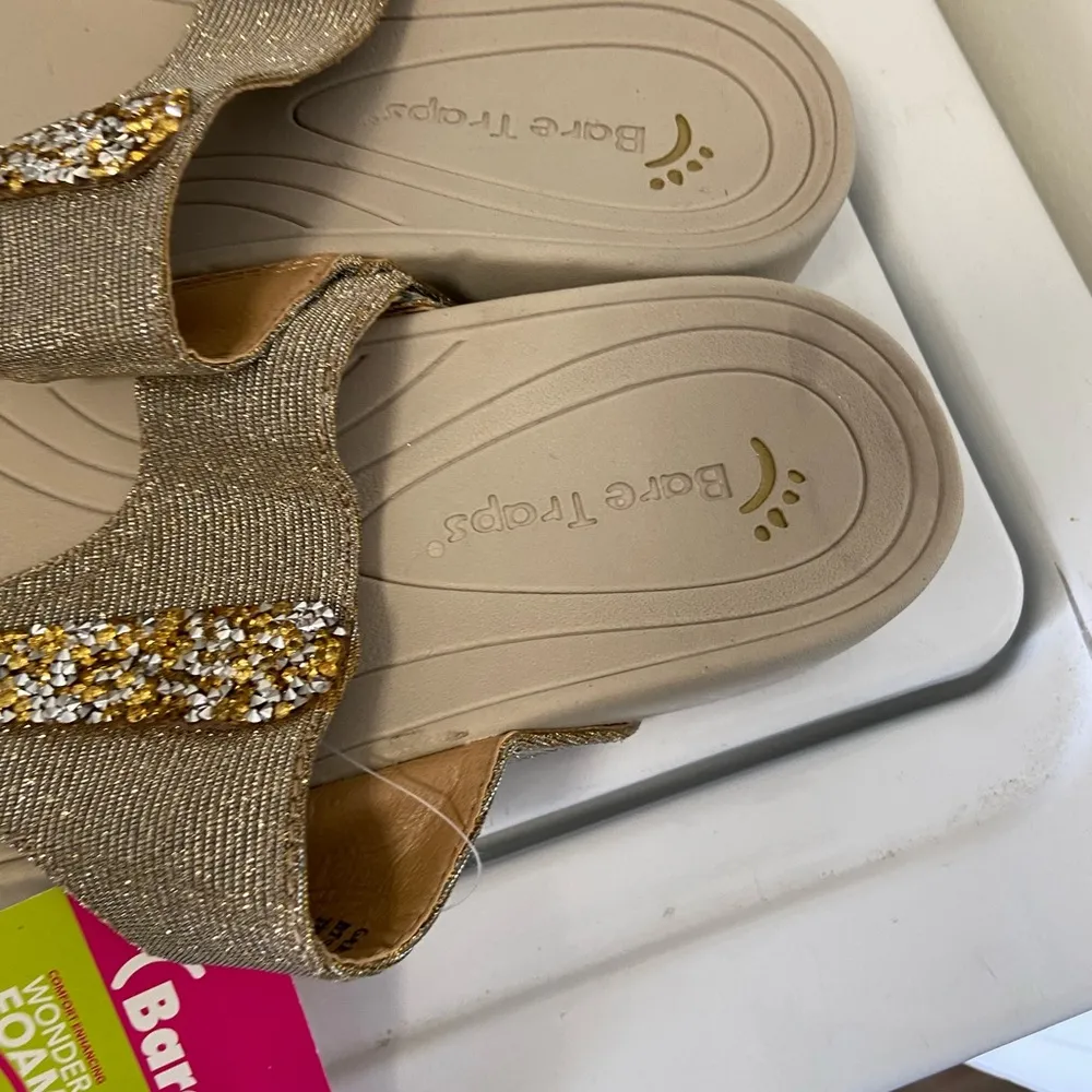 BareTraps Women's Gold Sandals size 11 - Image 3