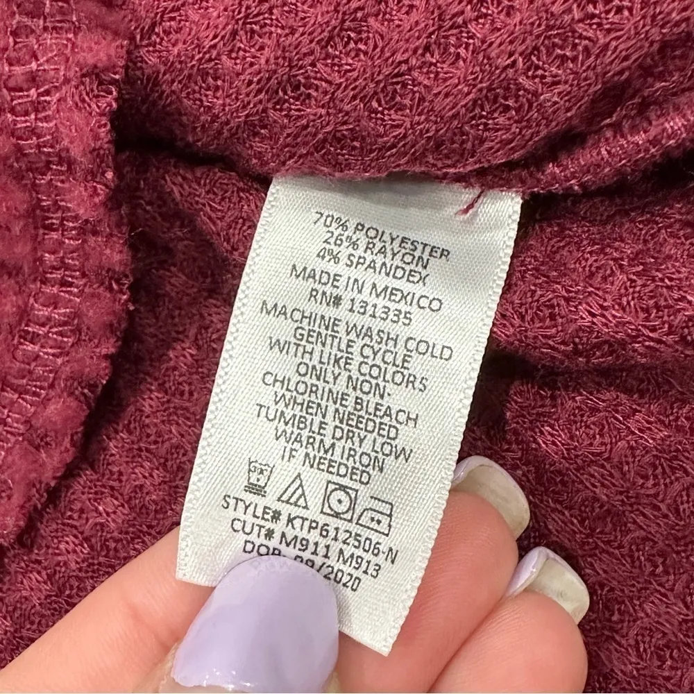 NWT Socialite Burgundy V-Neck Waffle Knit Long Sleeve Thermal Shirt - Image 4
