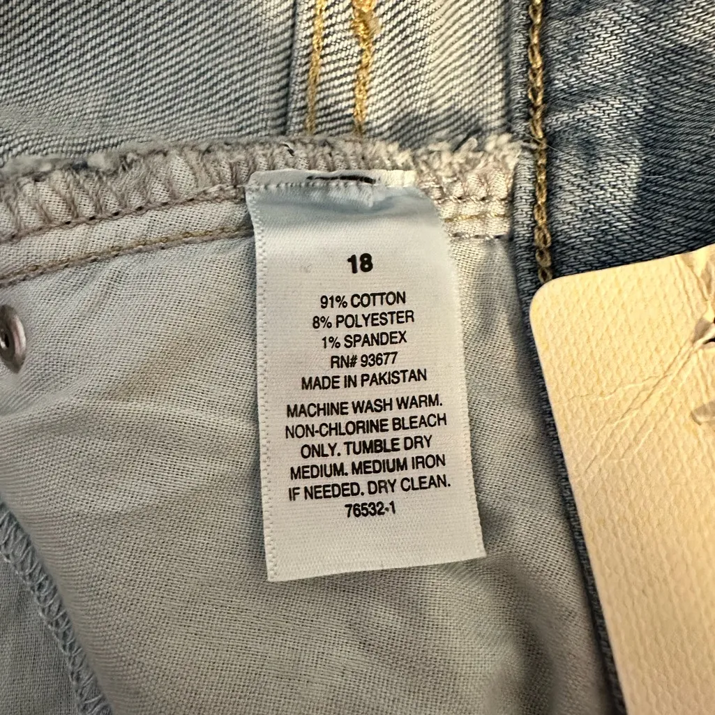 a.n.a High Rise Denim Bermuda Shorts size 18 9” Inseam Medium Blue Wash NWT - Image 11