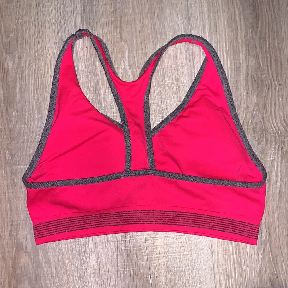 Cascade Sport performance pink padded sports bra - Image 4