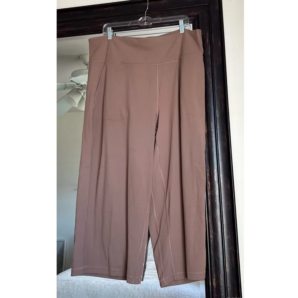 Lululemon Like New Align Wide Leg Crop - Image 3