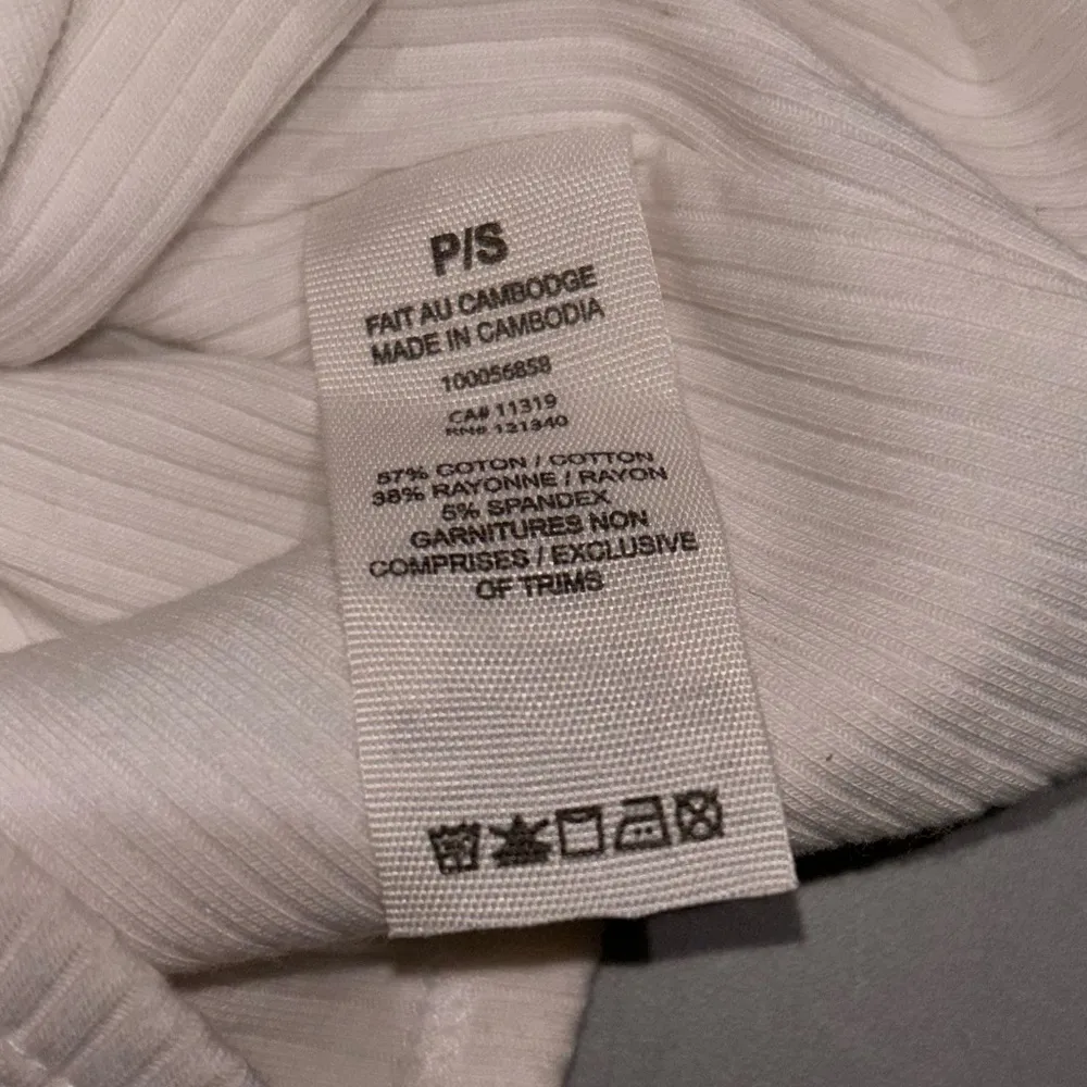 🎉Garage white crop top Size Small - Image 3