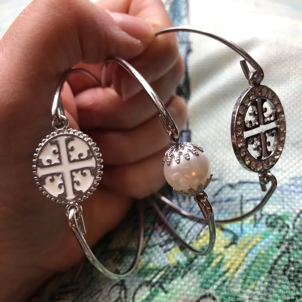 Bangle bracelets in a set of three in silver tone rhinestones, and faux pearl - Image 6