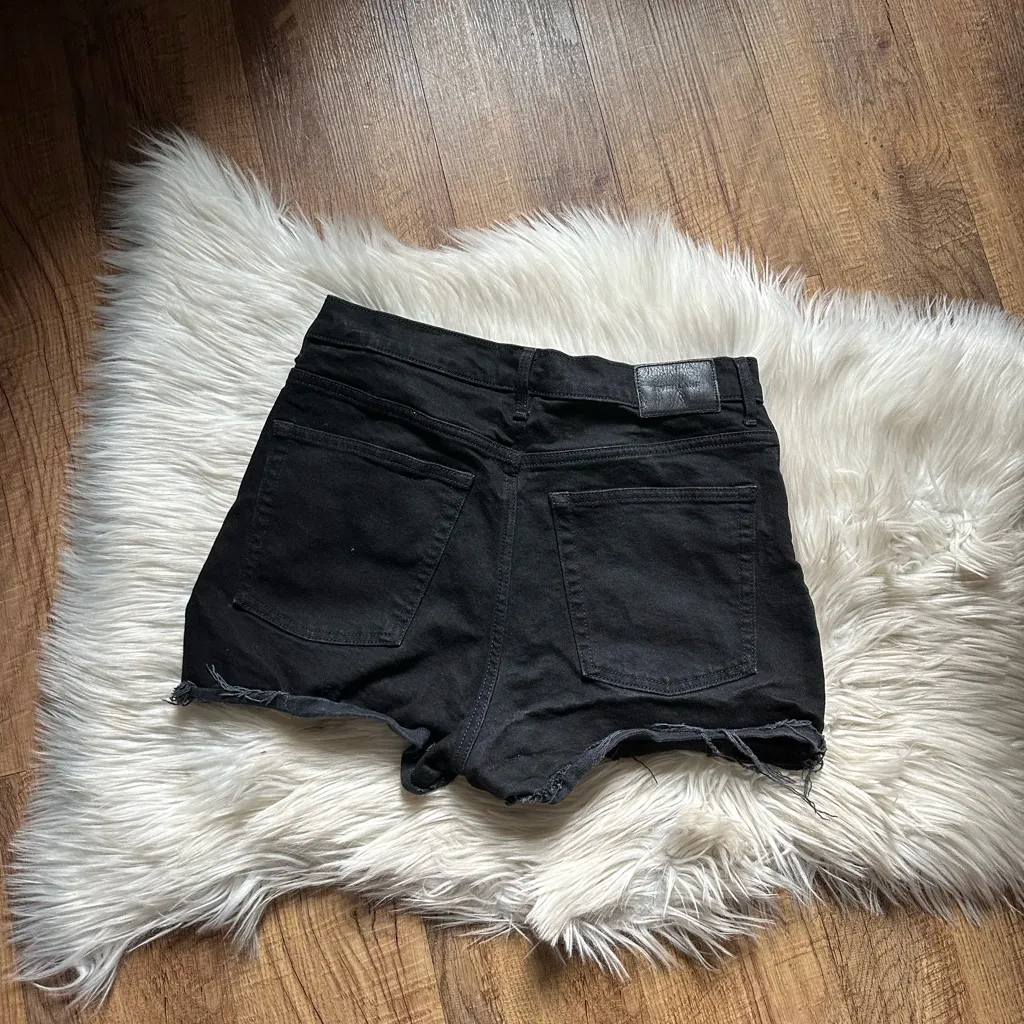 EVERLANE The Cheeky Short In Washed Black - Image 6