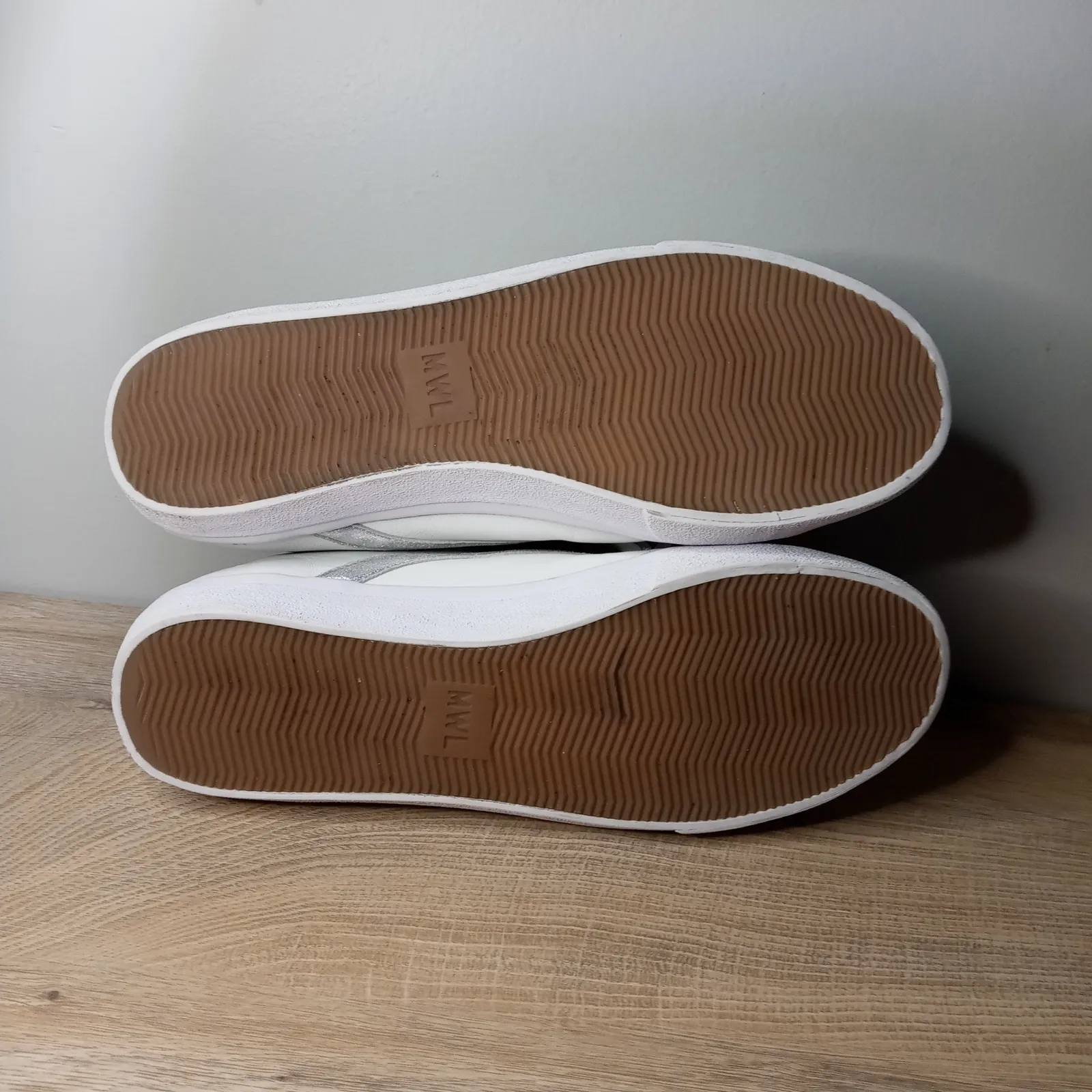 Madewell Sidewalk Low Top Sneakers White Leather Silver Accent Women 10 Mens 8.5 - Image 7