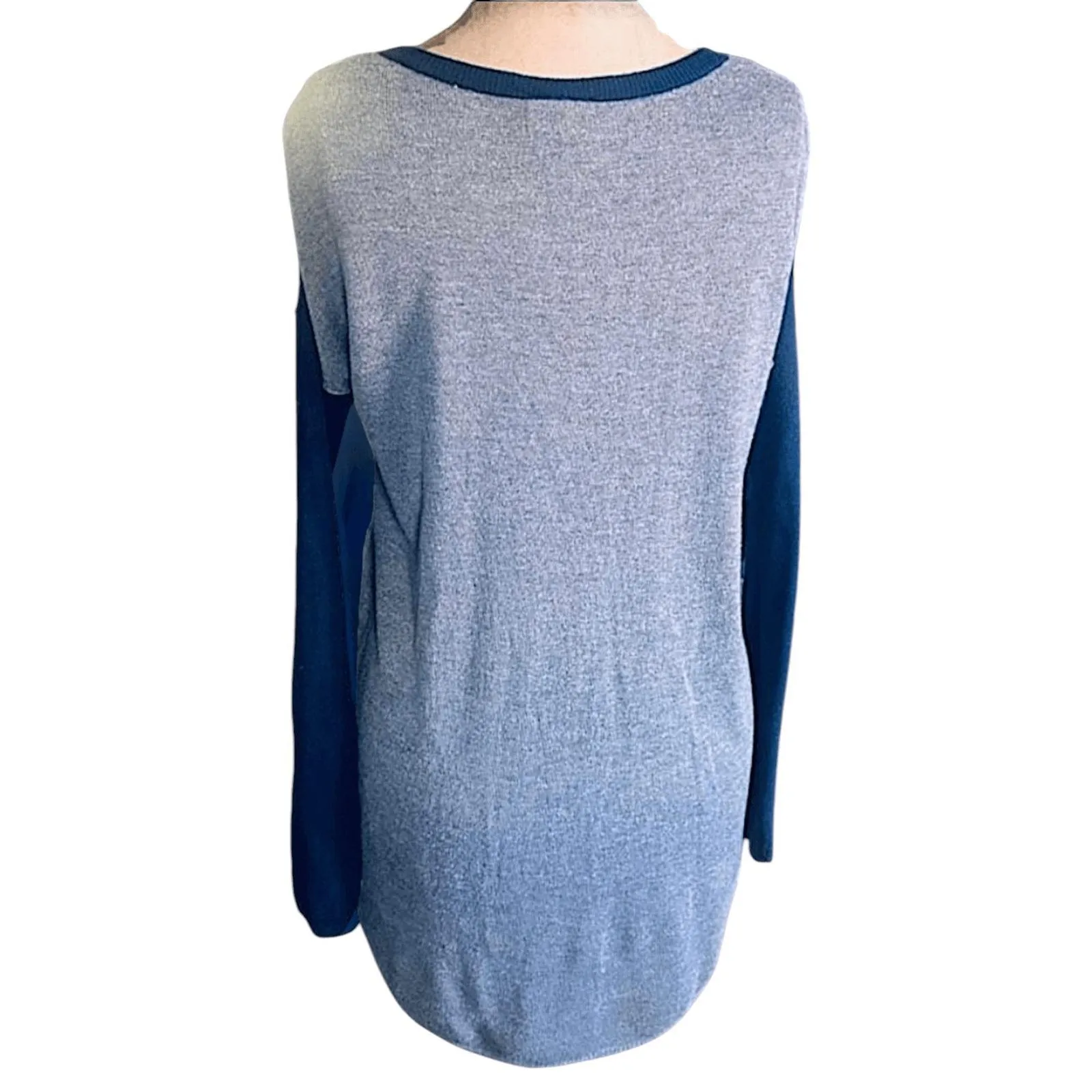 A.N.A Womens Navy Gray Two-Toned Crewneck High Low Sweater Cozy Chic Size Medium - Image 4