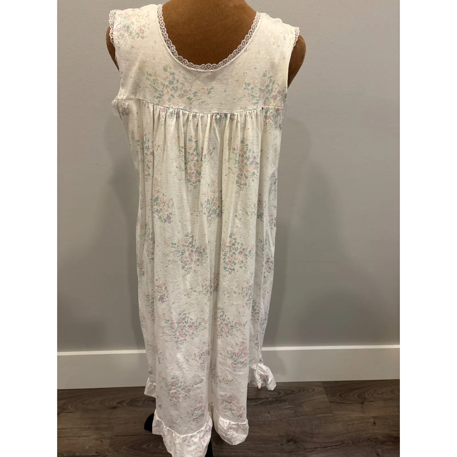 Vintage Eileen West Floral Nightgown Lace Trim Smocked Bodice Pearl Accents White Size M - Image 5