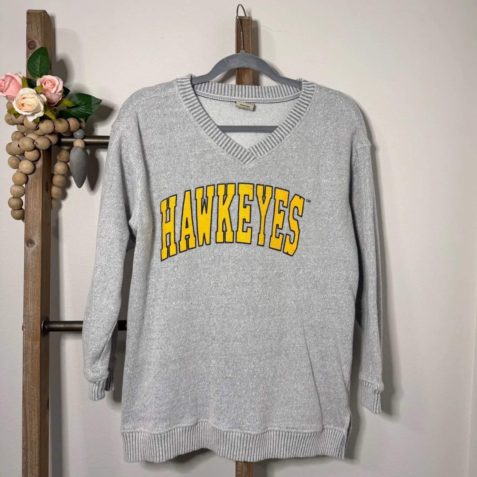 UGApparel Hawkeyes V Neck Gray Sweatshirt Pullover Womens Size Large - Image 2
