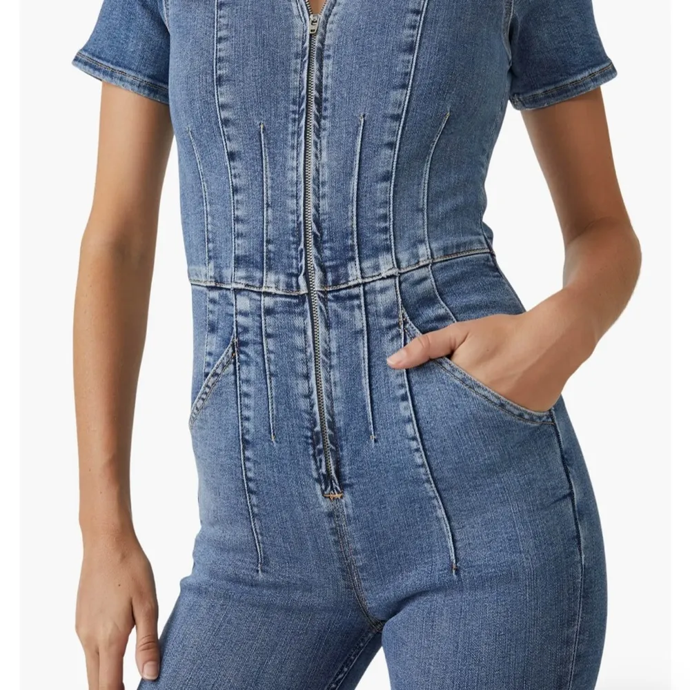 Free people light wash Jayda jumpsuit medium - Image 4