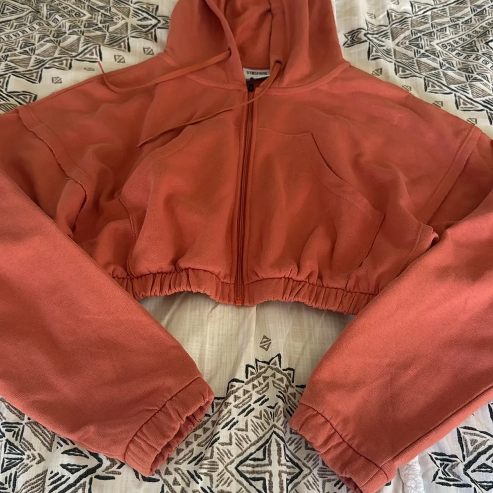 Gymshark X Kathryn & Kendra cropped hoodie - Image 3