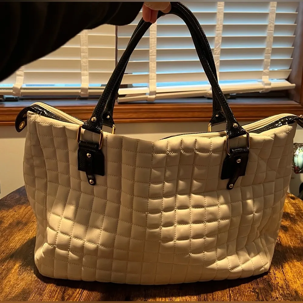 BCBGMAXAZRIA  | ladies large quilted tote bag - Image 16