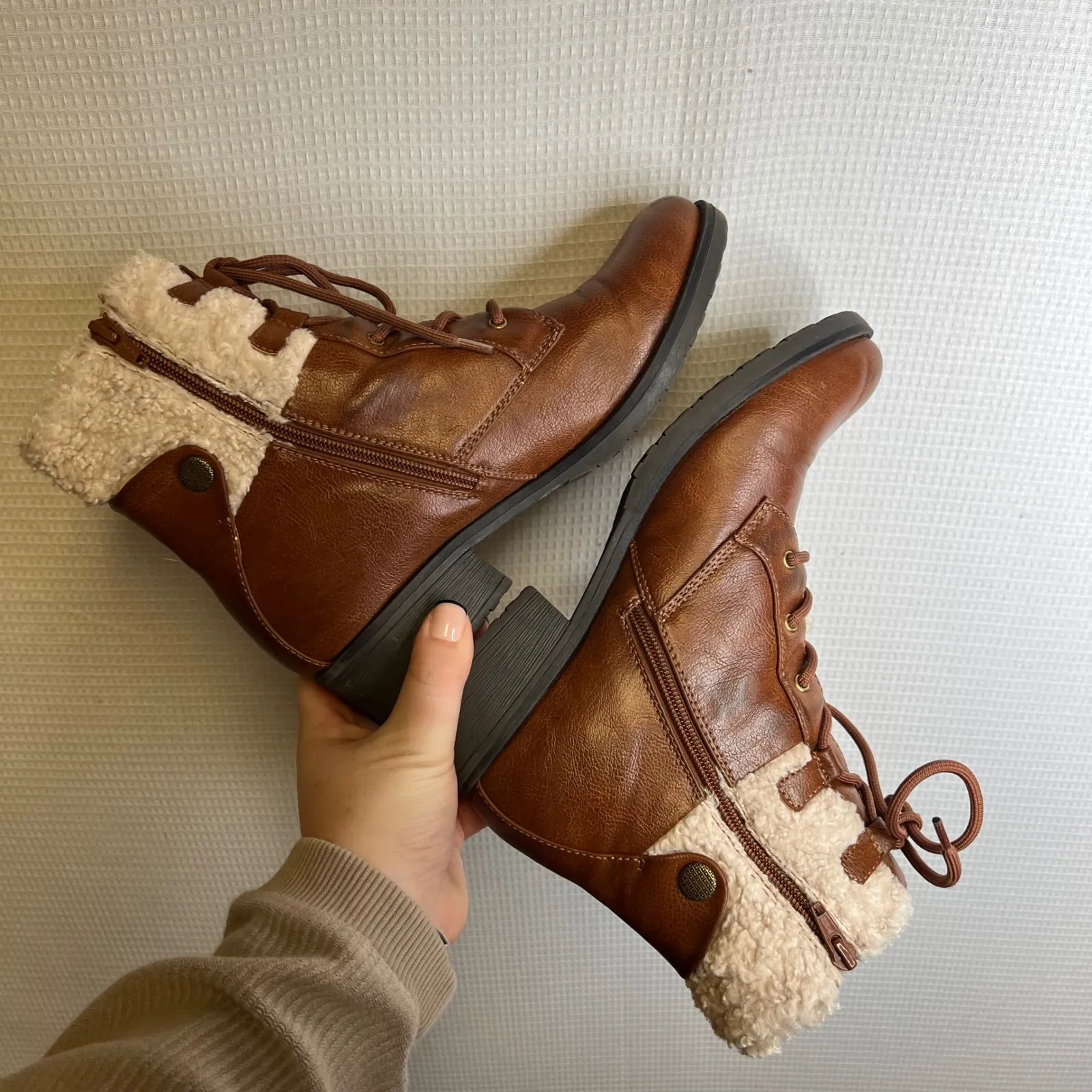 Baretraps Womens Brown Faux Leather Lace Up Ankle Boots with Sherpa Trim Size 8 - Image 7